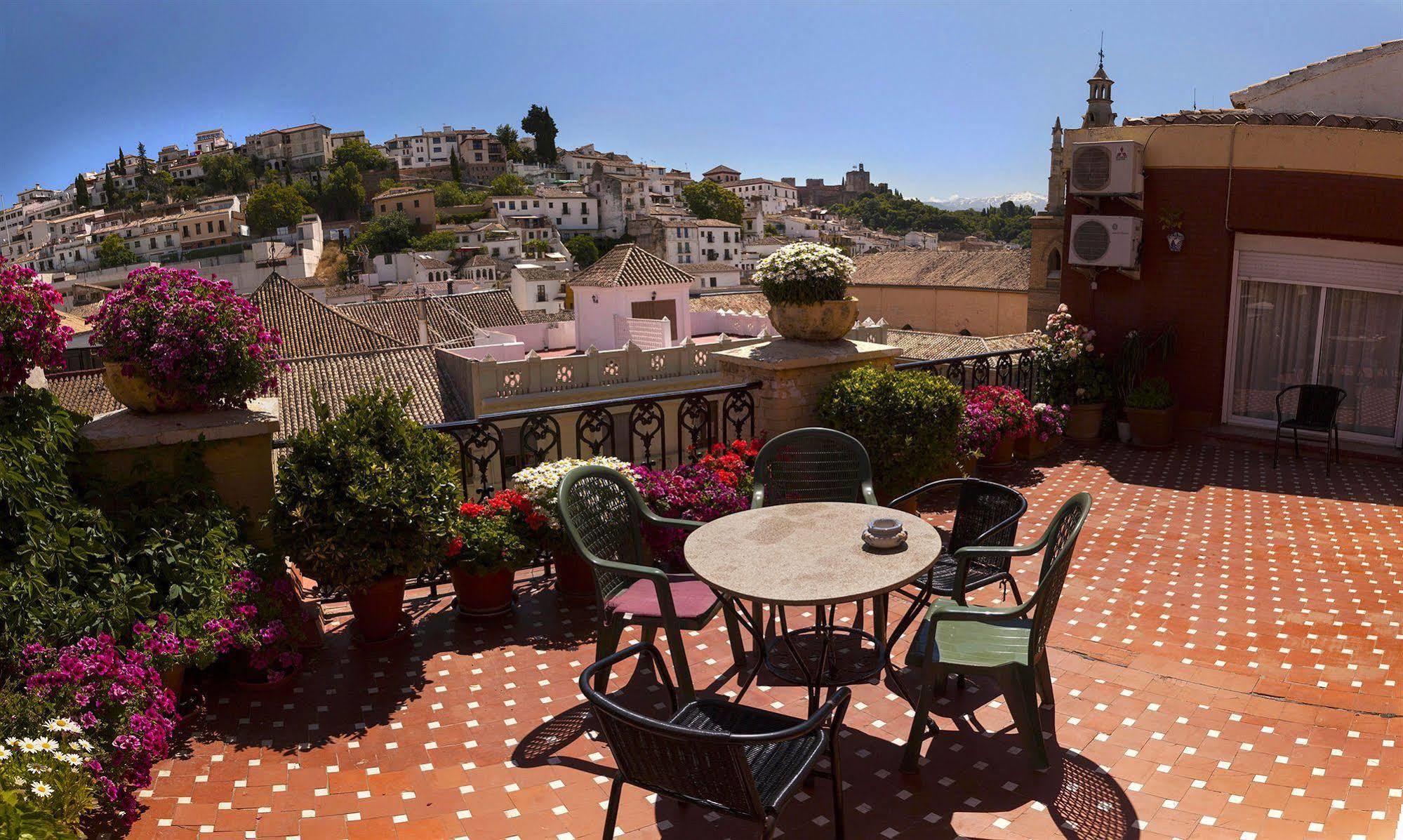 Hostal Londres Granada Bagian luar foto