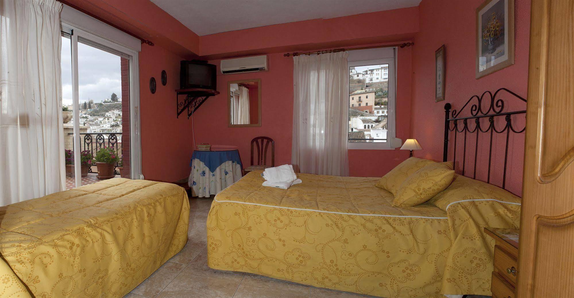 Hostal Londres Granada Bagian luar foto