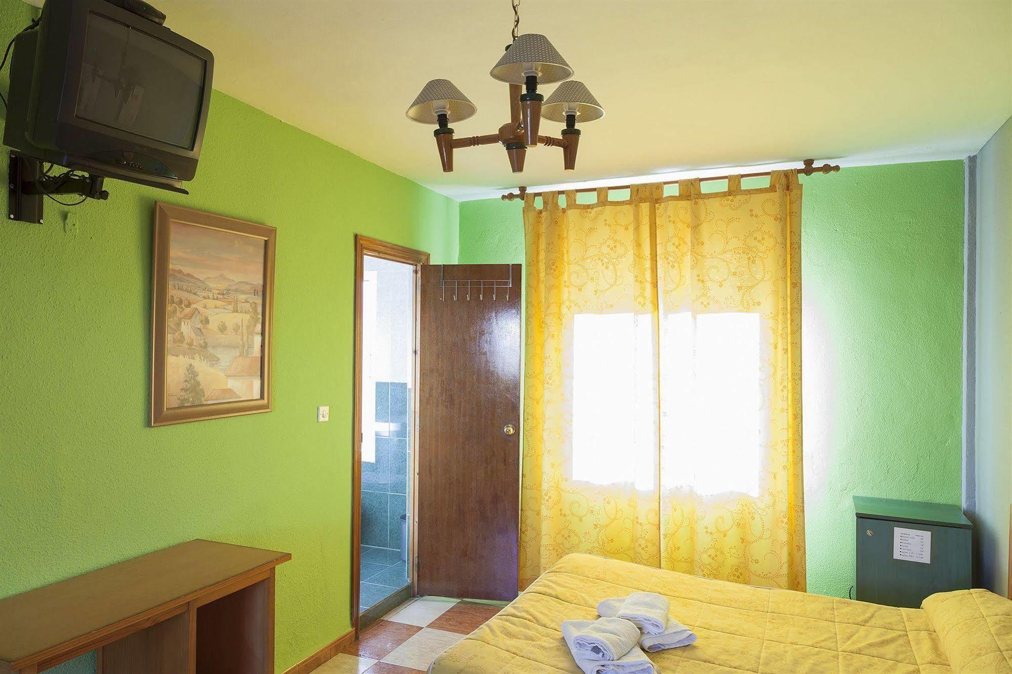 Hostal Londres Granada Bagian luar foto