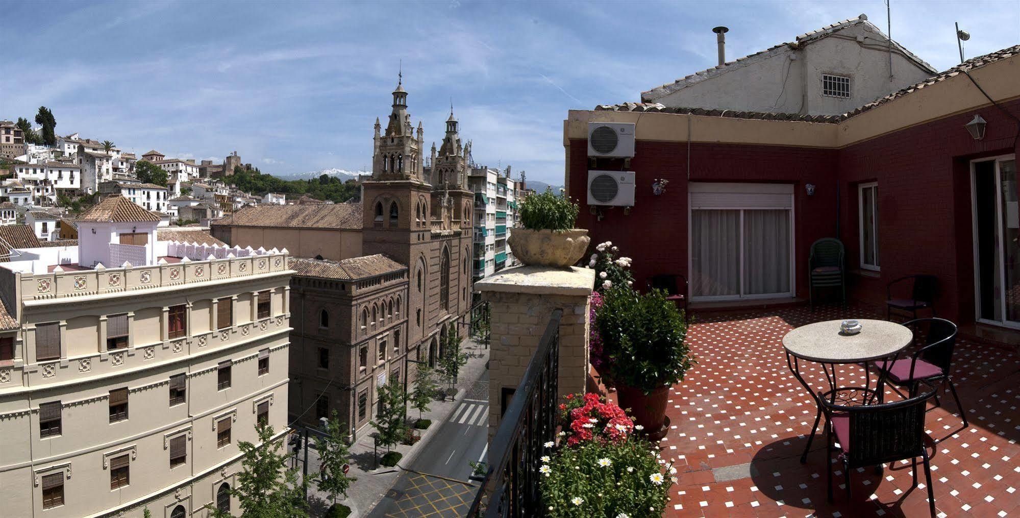 Hostal Londres Granada Bagian luar foto