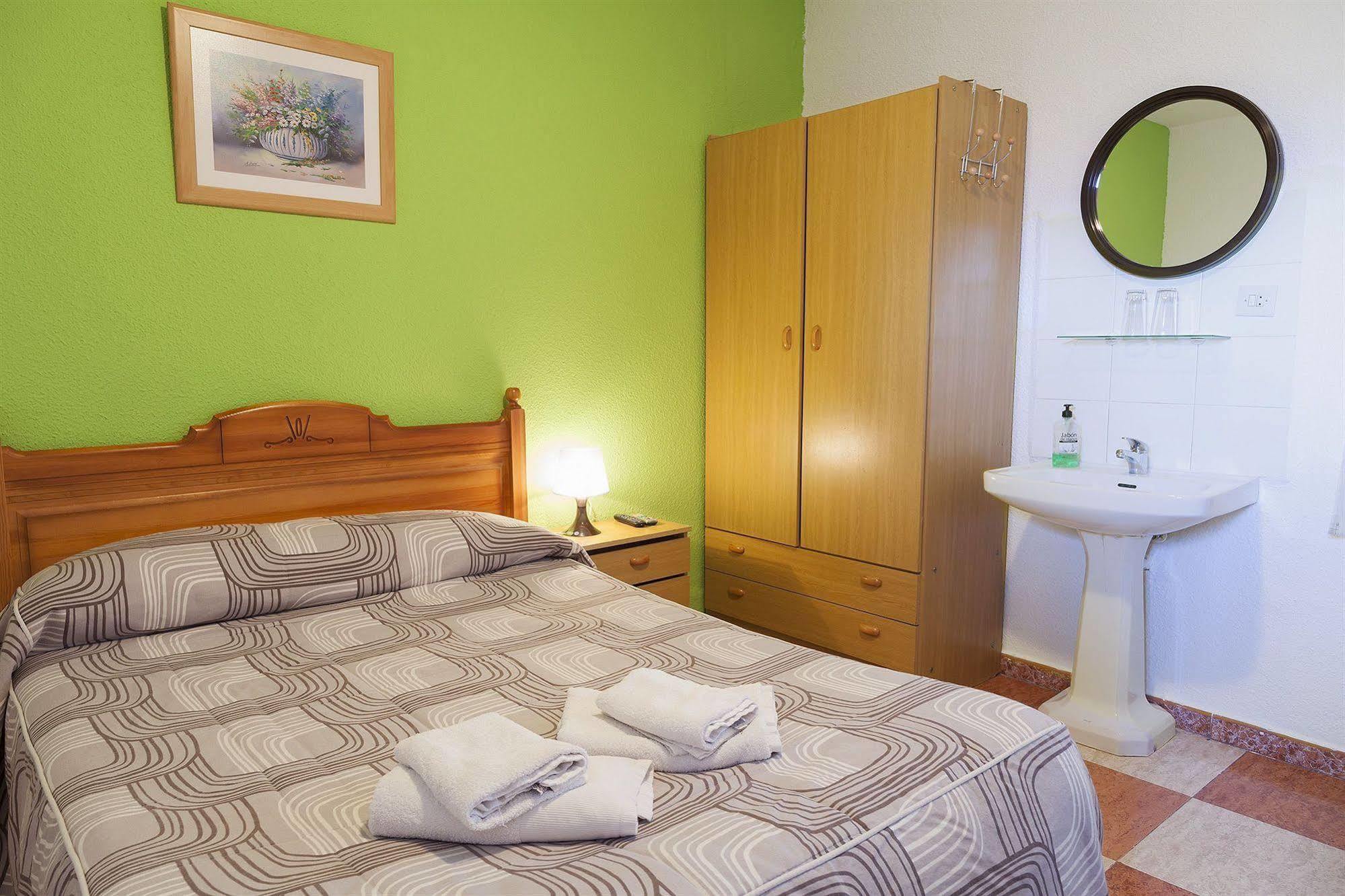 Hostal Londres Granada Bagian luar foto