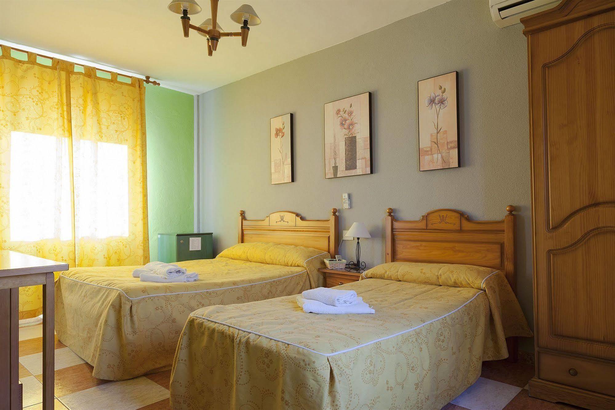 Hostal Londres Granada Bagian luar foto