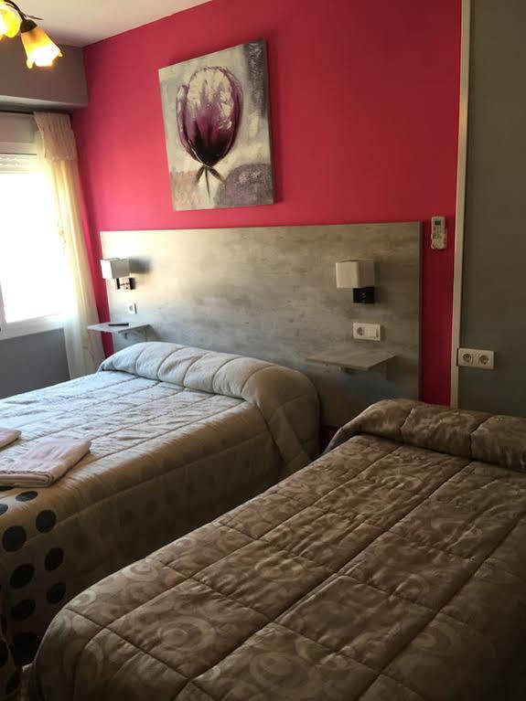 Hostal Londres Granada Bagian luar foto